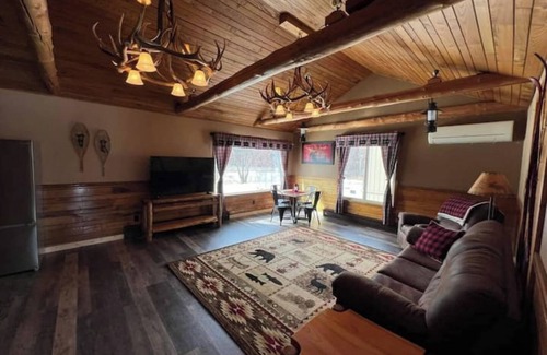Phillips Cabin | The Big Game Suite