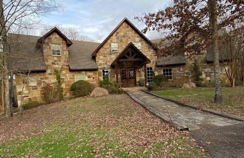 Mount Vernon House | The Big Pasture Lodge - An Elegant Escape in the Woods of East Texas
