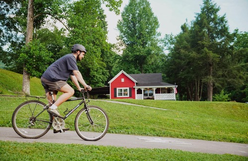 Townsend House | The Biketrail Bungalow-easily accessible and convenient to everything