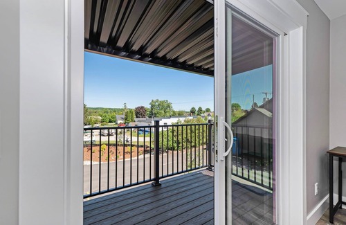 Lake Leelanau Condo | 🌤 The Birches - Condotel Downtown Lake Leelanau ➠ Unit 5
