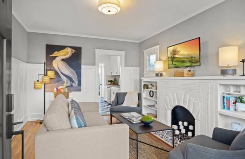 Ventura House | The Birdhouse at The Birdbath Bungalows