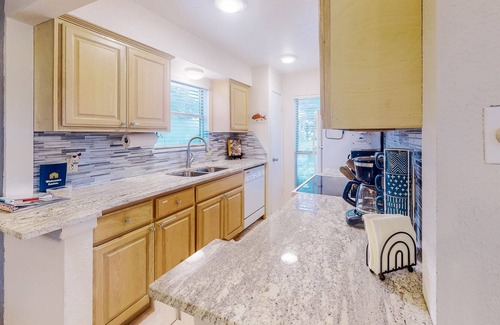 Sailhouse Condo | The Birds and the Beach w/ Pool, Tennis, Pier & Boat Launch