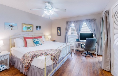 Sailhouse Condo | The Birds and the Beach w/ Pool, Tennis, Pier & Boat Launch