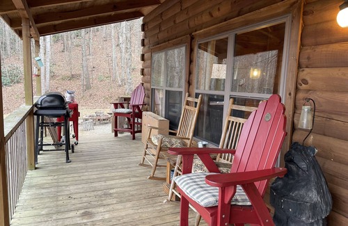 Saluda Cabin | The Blackberry-25 Acres- Best View -See Guestbook