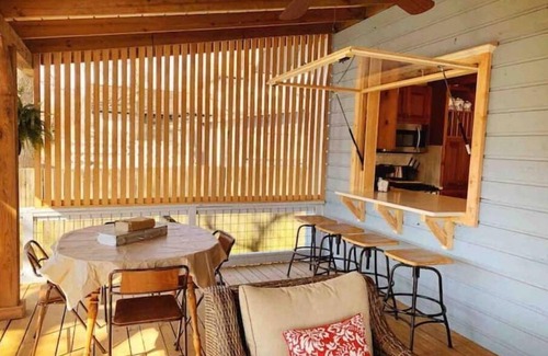 Siloam Springs Cottage | The Blessing House in Downtown Siloam Springs