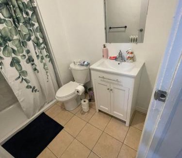 Wallace Emerson House | THE BLOOR AC SUITE-Free Wifi-Train-Bus Stop Next Door