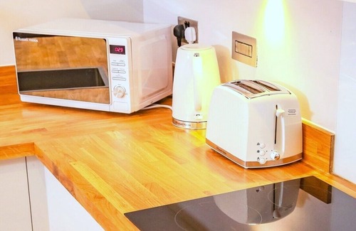 Shrewsbury Apartment | The Blue Academy Apartment - 2 Bed - Free Parking By Bevolve