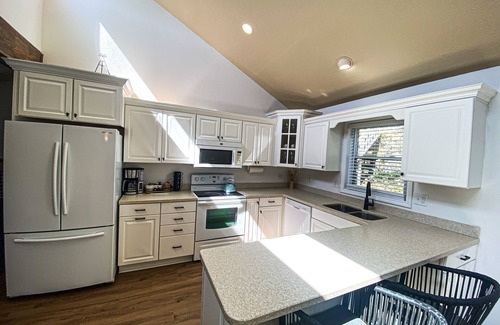 Linn Creek House | The Blue Bungalow - Private Dock/Quiet Cove - 3Bedroom/2 Bath