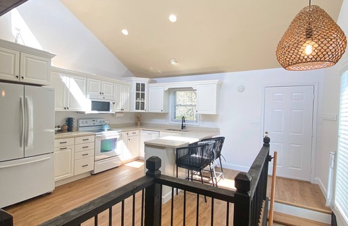 Linn Creek House | The Blue Bungalow - Private Dock/Quiet Cove - 3Bedroom/2 Bath