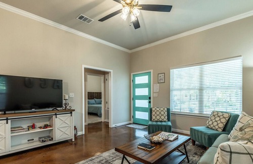 Waco House | The Blue Door- 6 min to Silos/Baylor/Downtown