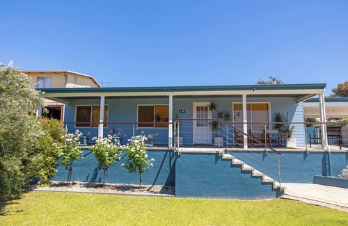 Jurien Bay House | The Blue House: 4 BR, 2 BA House in Jurien Bay, Sleeps 7