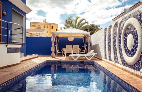 Sonnenland Villa | The Blue House in Masplomas