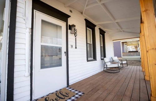 Wakefield House | The Bluecat Bungalow at Milford Lake