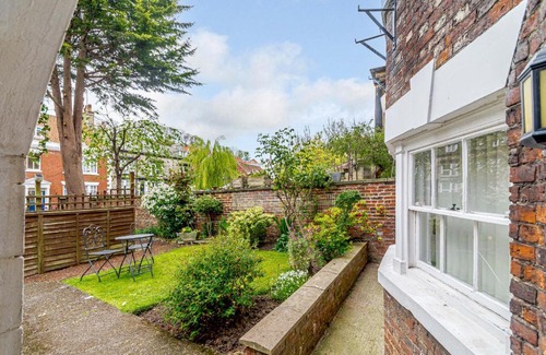 Whitby Apartment | The Bolthole