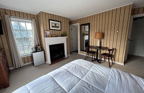Warrensburg Hotel | The Bond Inn Room #9