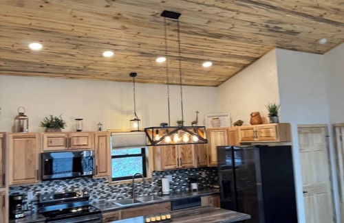 Keystone House | The Bonnie View Close to Mt. Rushmore with a Hot Tub!