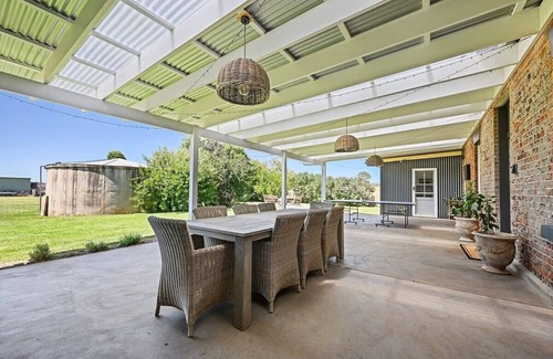 Borenore House | The Borenore Inn | Historic Charm, Entertainer