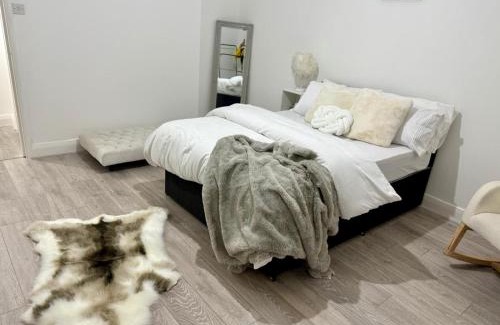 Birmingham Apartment | The Botanica, Stylish Edgbaston Escape with Garden Charm
