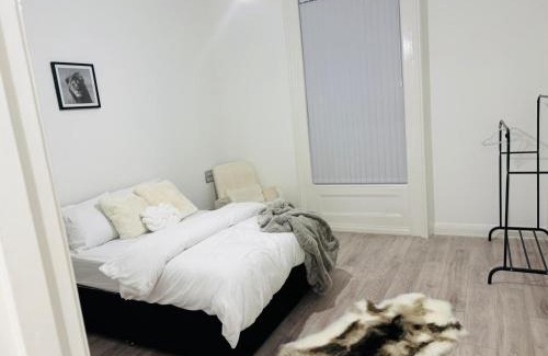Birmingham Apartment | The Botanica, Stylish Edgbaston Escape with Garden Charm