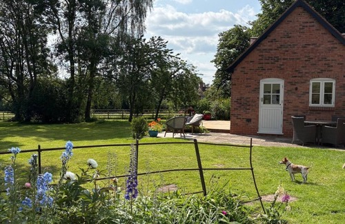 Callow Hill Cottage | The Bower, Warwickshire, a stylish inviting 2 bedroom cottage set within 5 acres
