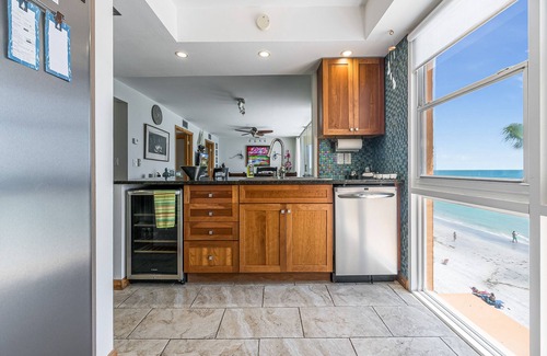 Redington Beach Condo | The Breakers 405 - Open-Concept Beachfront Condo