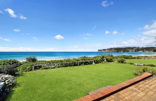 North Avoca House | THE BREAKERS | Beachfront , Pet Friendly | Accom Holidays