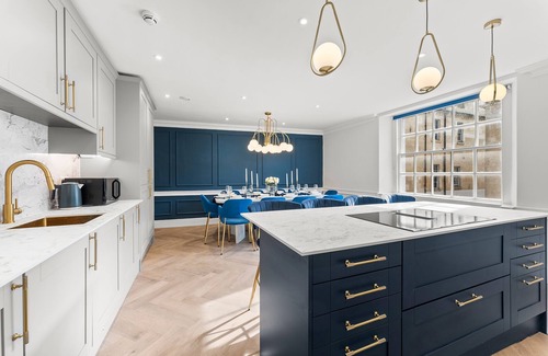 Bath City Centre Apartment | The Bridgeton - Luxury In Central Bath - Sleeps 20