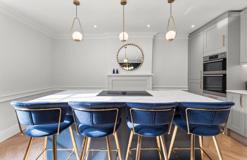 Bath City Centre Apartment | The Bridgeton - Luxury In Central Bath - Sleeps 20