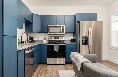 Downtown Columbus Apartment | The Broad -15 min away to Ohio State University