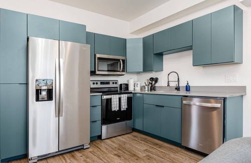 Near East Columbus Apartment | The Broad - Modern Design kitchen & Pet Friendly