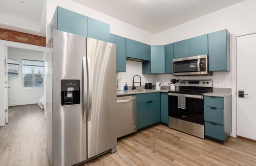 Downtown Columbus Apartment | The Broad - Modern Sleek Design w/Private Parking