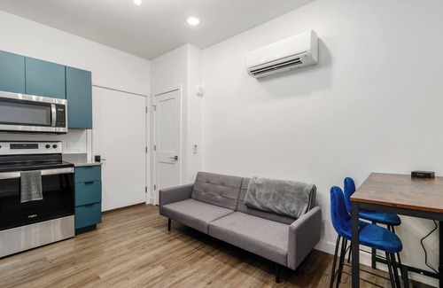 Downtown Columbus Apartment | The Broad - Modern Sleek Design w/Private Parking