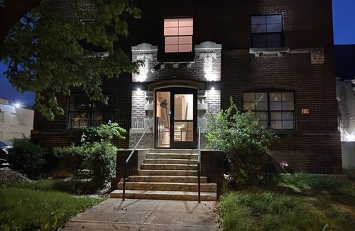 Downtown Columbus Apartment | The Broad - Modern Sleek Design w/Private Parking