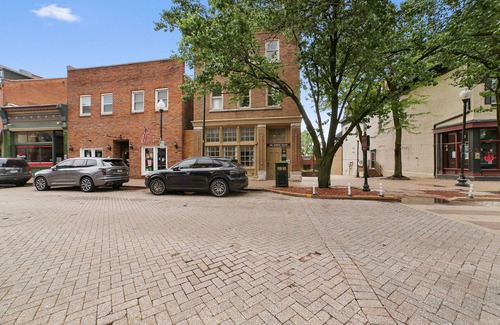 St. Charles Apartment | The Buck Suite at Divine Otter