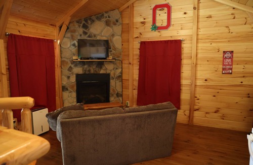 Carbon Hill Cabin | The Buckeye Fans dream Getaway