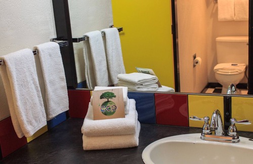 Silver Star Mountain Hotel | The Bulldog Silver Star - Standard Queen + Queen 2