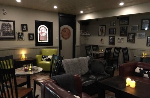 Silver Star Mountain Hotel | The Bulldog - Standard King 2