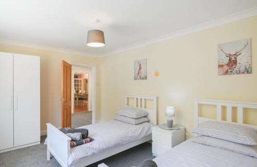 Kingswood House | The Bungalow