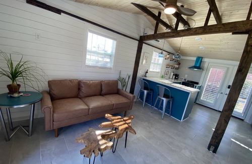 Acworth Apartment | The Bunkhouse “ 5 minutes to I-75” Unique Loft across Brewery & Wedding Venues.