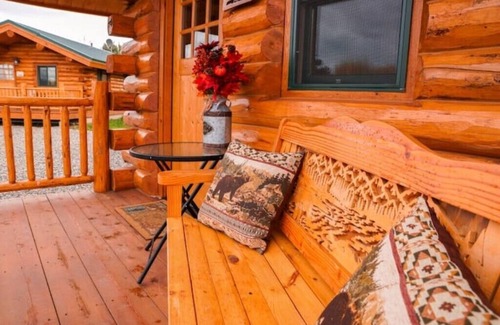 Salmon Cabin | The Bunkhouse Cabin at J&J Cabins