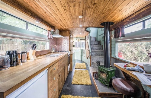Eye Apartment | The Bus Stop, Thornham Magna