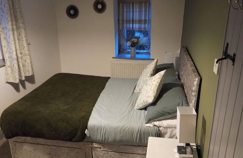 Stroud Cottage | The Butchers Cottage at The Butchers Arms, Oakridge Lynch
