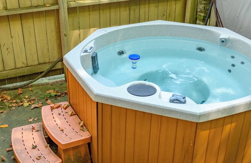 Gnaw Bone Cabin | The Butterstone Cottage - Hot Tub, Bumper Pool, Fire Pit