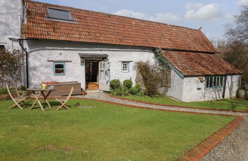 Frithelstock Cottage | THE BYRE, romantic, character holiday cottage in Great Torrington