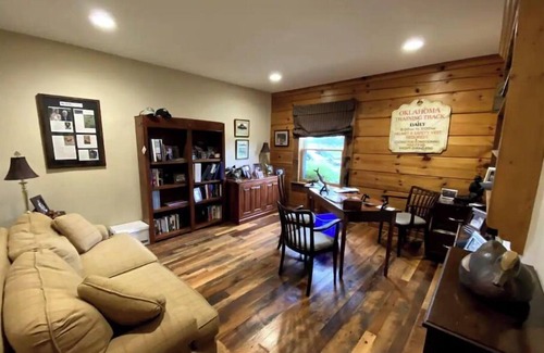Paris Cabin | The Cabin at Denali Stud
