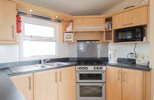 Lybster Cottage | THE CABIN, family friendly, with a garden in Lybster