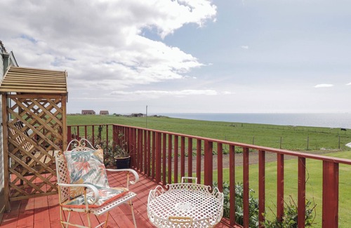 Lybster Cottage | THE CABIN, family friendly, with a garden in Lybster