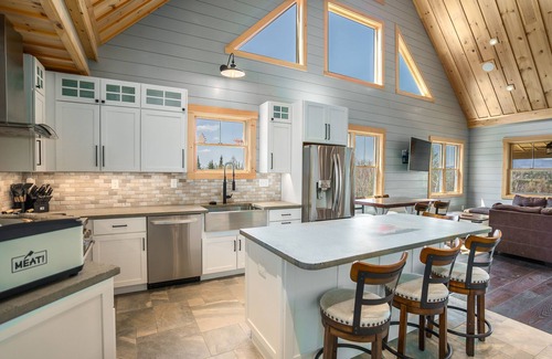 Rangeley House | The Cabin - idyllic views, close to town