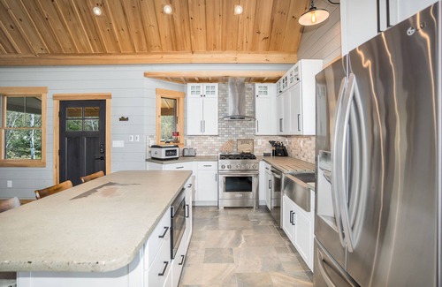 Rangeley House | The Cabin - idyllic views, close to town