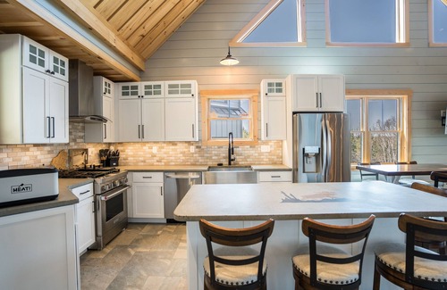 Rangeley House | The Cabin - idyllic views, close to town